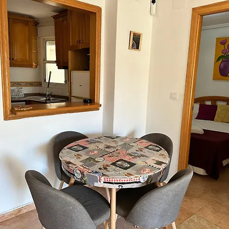 Homely Alcatri Apartment *