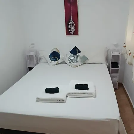 Homely Alcatri Апартаменти *